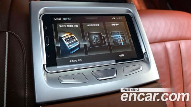BMW 7 Series 2018 — Photo 29/36