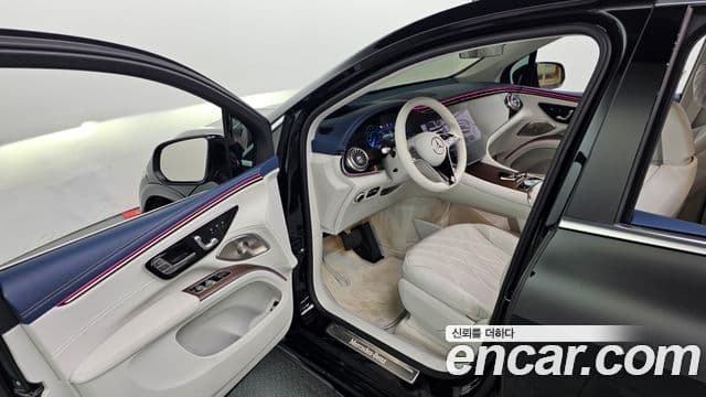 Mercedes-Benz EQS SUV 2023 — Photo 3/32
