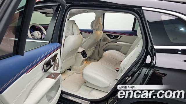 Mercedes-Benz EQS SUV 2023 — Photo 4/32