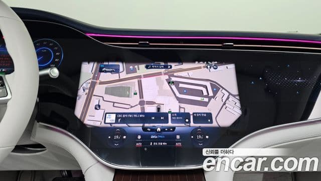 Mercedes-Benz EQS SUV 2023 — Photo 6/32
