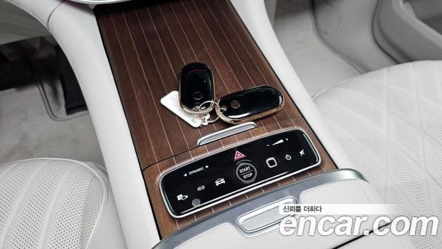 Mercedes-Benz EQS SUV 2023 — Photo 22/32