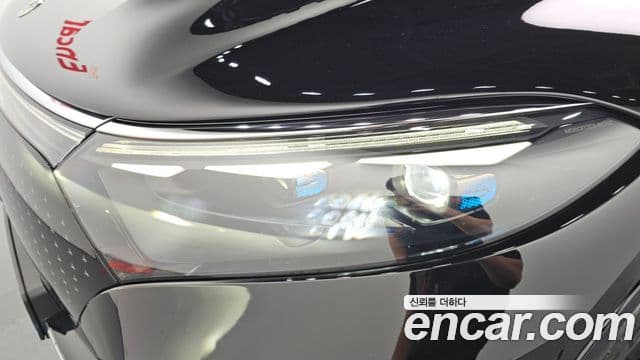 Mercedes-Benz EQS SUV 2023 — Photo 8/32