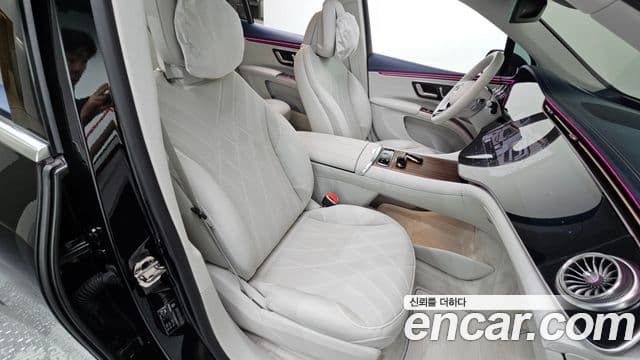 Mercedes-Benz EQS SUV 2023 — Photo 1/32