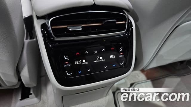Mercedes-Benz EQS SUV 2023 — Photo 29/32