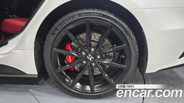 Kia Stinger 2018 — ფოტო 21/31
