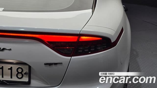 Kia Stinger 2018 — ფოტო 22/31