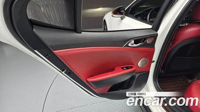 Kia Stinger 2018 — ფოტო 20/31