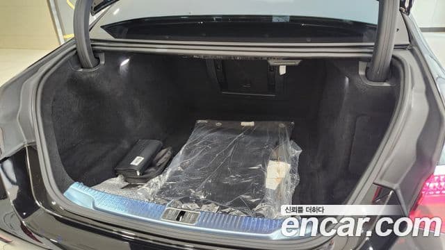 Mercedes-Benz S-Class 2023 — Photo 10/20