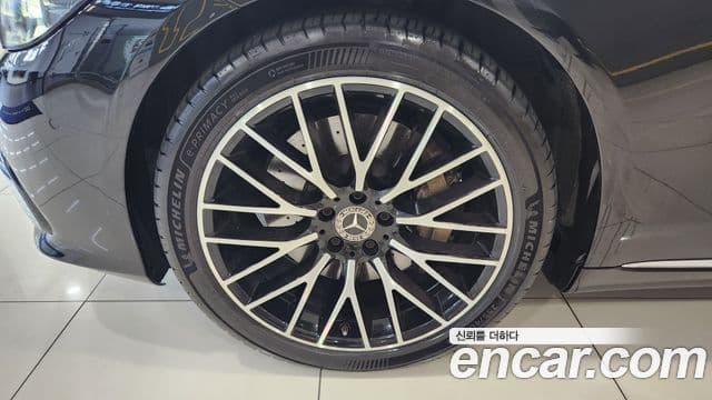 Mercedes-Benz S-Class 2023 — Photo 6/20
