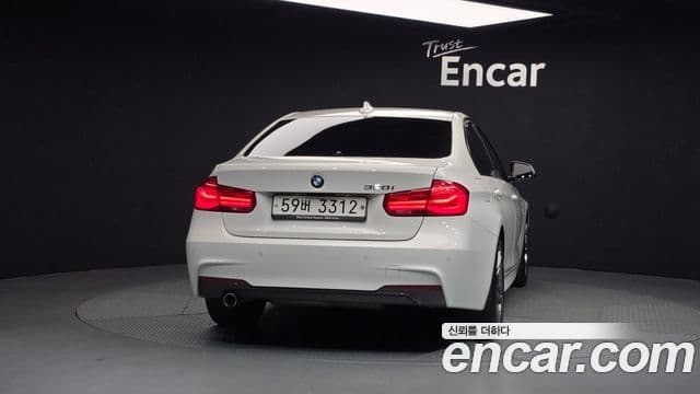 BMW 3 Series 2018 — ფოტო 4/20
