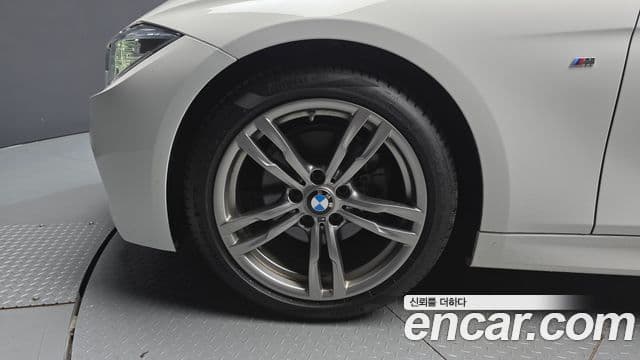 BMW 3 Series 2018 — фото 5 из 20