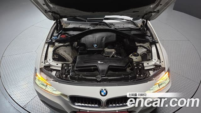 BMW 3 Series 2018 — ფოტო 6/20