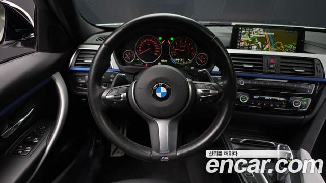 BMW 3 Series 2018 — ფოტო 13/20