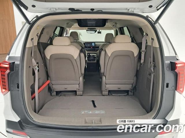 Kia Carnival 2024 — Şəkil 17/20