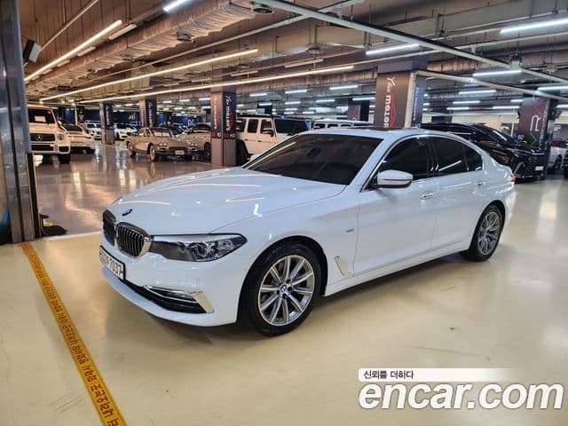 BMW 5 Series 2018 — Şəkil 9/20