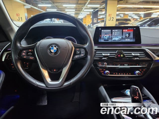 BMW 5 Series 2018 — Şəkil 10/20