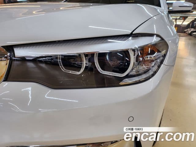BMW 5 Series 2018 — Şəkil 14/20