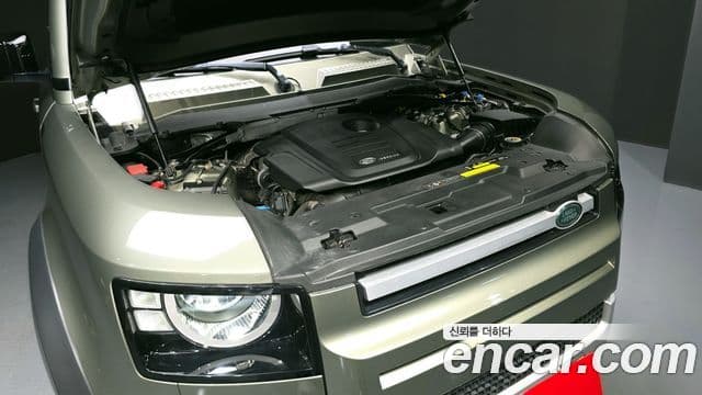 Land Rover Defender 2020 — Photo 13/20