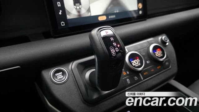 Land Rover Defender 2020 — Photo 8/20