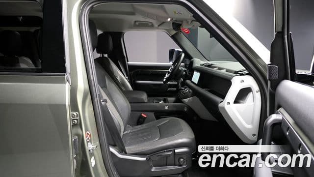 Land Rover Defender 2020 — Photo 4/20