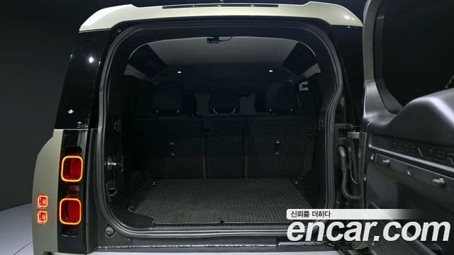 Land Rover Defender 2020 — Photo 17/20