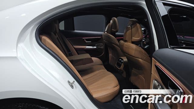 Mercedes-Benz E-Class 2026 — Photo 13/35