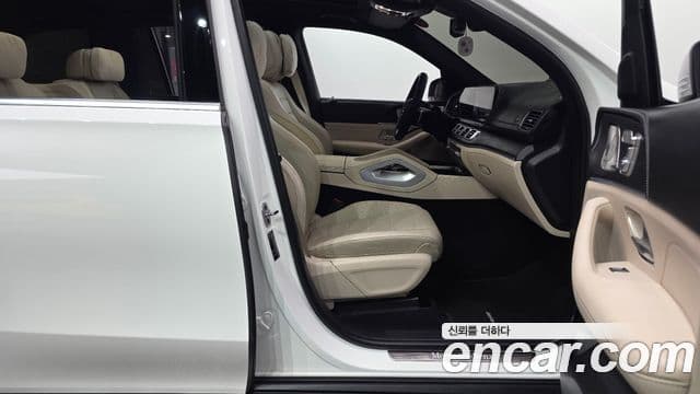Mercedes-Benz GLS-Class 2025 — Photo 18/34