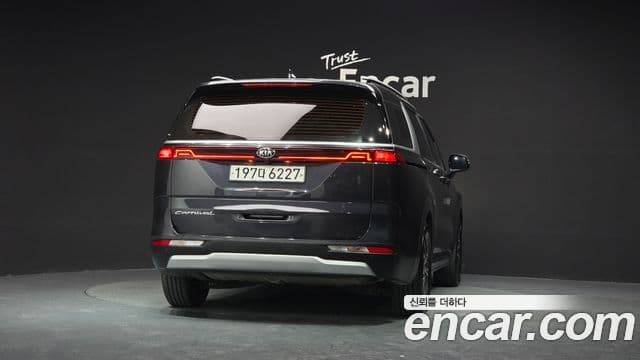 Kia Carnival 2021 — Фото 4/20