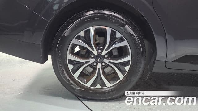 Kia Carnival 2021 — Фото 5/20