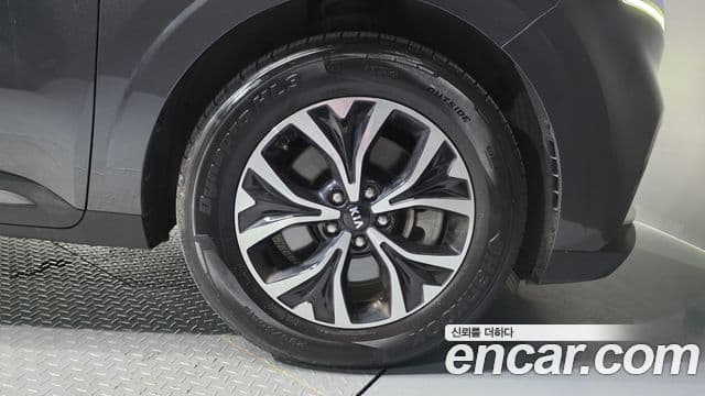 Kia Carnival 2021 — ფოტო 20/30