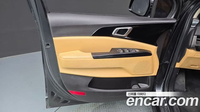 Kia Carnival 2021 — ფოტო 13/30