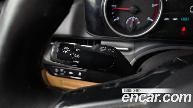 Kia Carnival 2021 — ფოტო 10/30