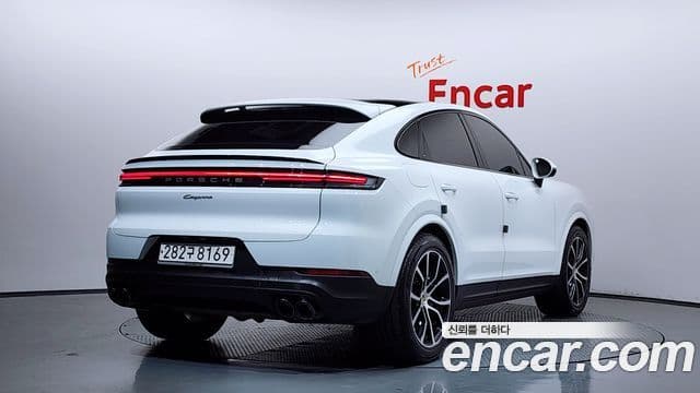 Porsche Cayenne 2023 — Photo 35/36