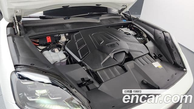 Porsche Cayenne 2023 — Photo 12/36