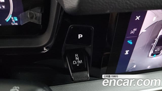 Porsche Cayenne 2023 — Photo 34/36