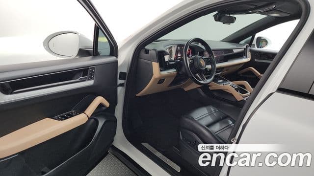 Porsche Cayenne 2023 — Photo 30/36