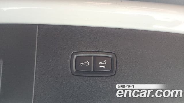 Porsche Cayenne 2023 — Photo 32/36