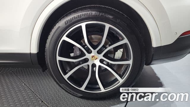 Porsche Cayenne 2023 — Photo 13/36