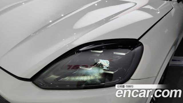 Porsche Cayenne 2023 — Photo 5/36