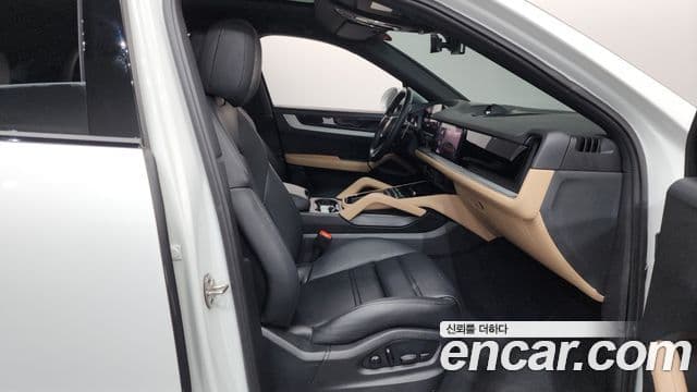 Porsche Cayenne 2023 — Photo 18/36