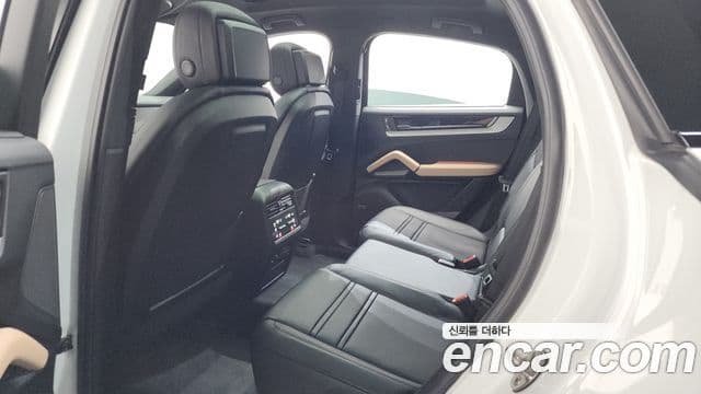 Porsche Cayenne 2023 — Photo 10/36