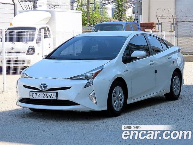 Toyota Prius 2018 — Şəkil 13/18