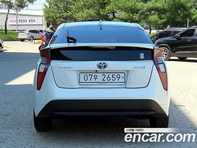 Toyota Prius 2018 — Şəkil 3/18