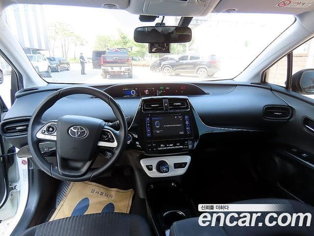 Toyota Prius 2018 — Şəkil 1/18