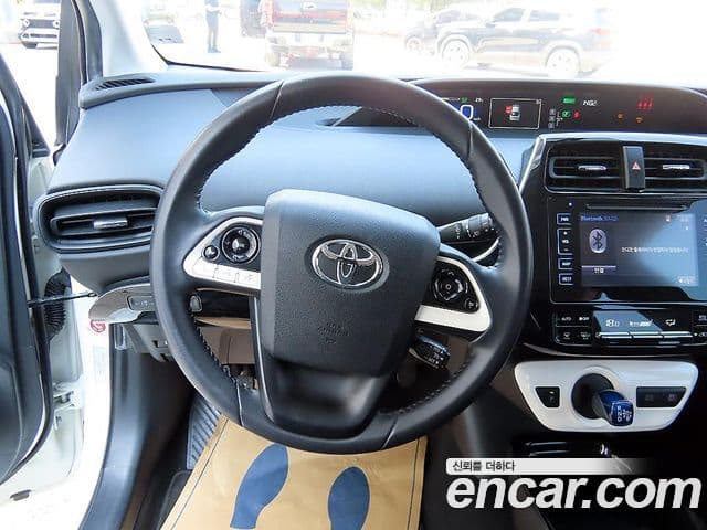 Toyota Prius 2018 — Şəkil 5/18