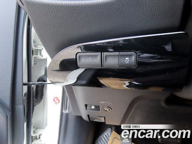 Toyota Prius 2018 — Şəkil 17/18