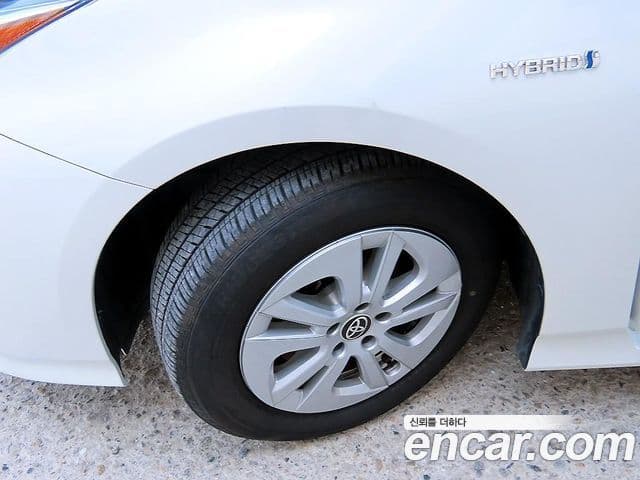 Toyota Prius 2018 — Şəkil 6/18