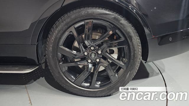 Land Rover Discovery 5 2023 — Photo 14/37