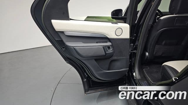 Land Rover Discovery 5 2023 — Photo 28/37