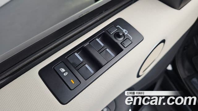 Land Rover Discovery 5 2023 — Photo 10/37